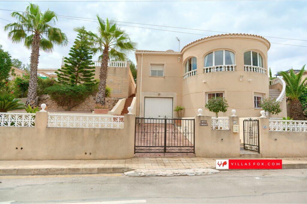 Villa de 4 dormitorios en San Miguel de Salinas, Spain No. 246012