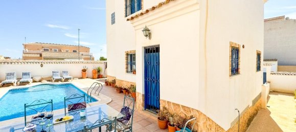 4 bedrooms Villa in Punta Prima, Spain No. 12989 27