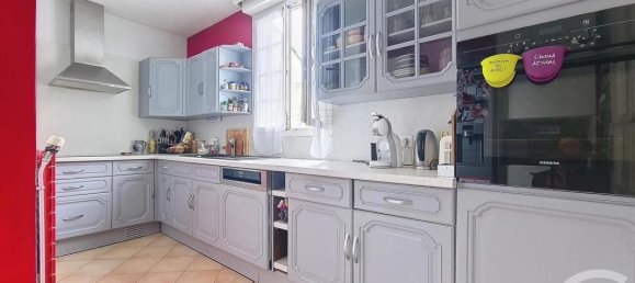 4 bedrooms House in Chennevieres-sur-Marne, France No. 174938 2