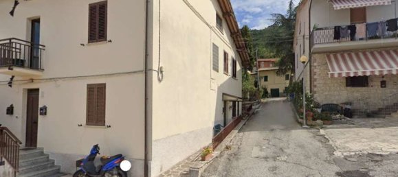 4 bedrooms Apartment in Gubbio, Italy No. 358127 2