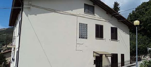 4 bedrooms Apartment in Gubbio, Italy No. 358127 6