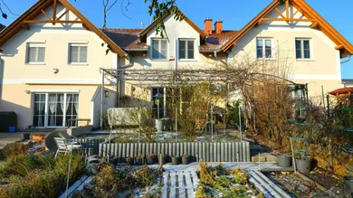 Adosado de 4 habitaciónes en Brunn am Gebirge, Austria No. 172824