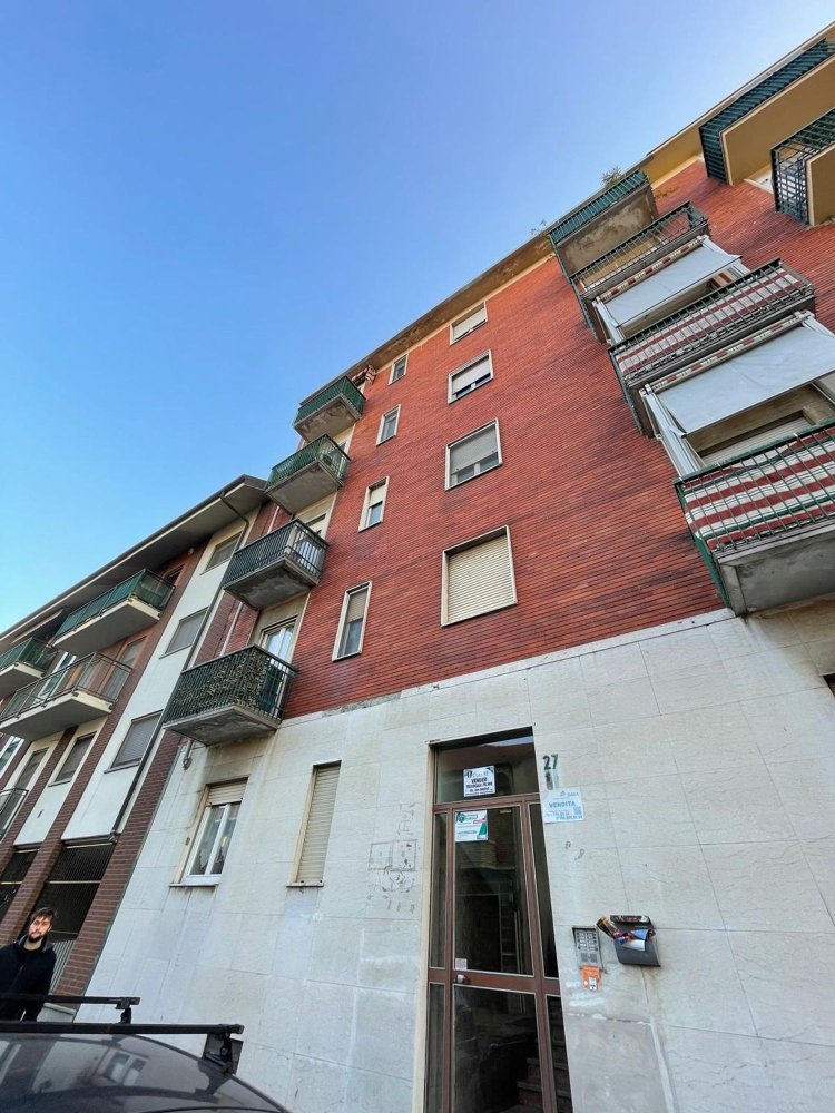 3 rooms Apartment in Turin, Italy No. 175559