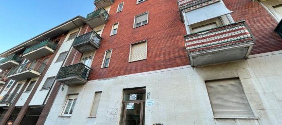 3 rooms Apartment in Turin, Italy No. 175559 2