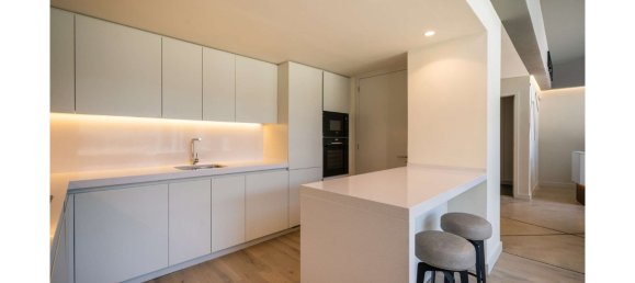 2 bedrooms Apartment in Lisbon, Portugal No. 107442 6