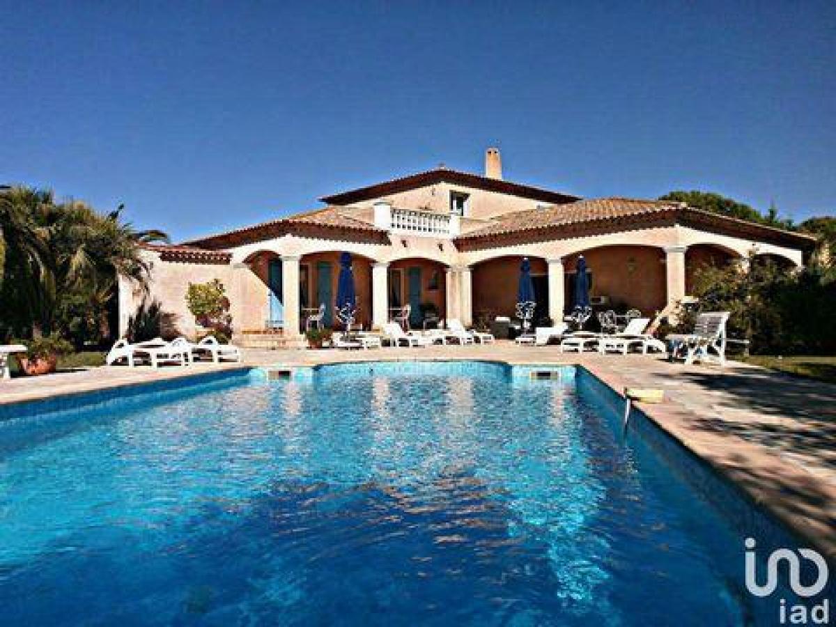 6 غرف نوم منزل في Le Muy, France رقم 7174