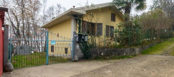 Дом с 5 комнатами в Баньоло Пьемонте, Италия № 142259 4