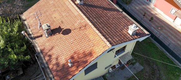 Дом с 5 комнатами в Баньоло Пьемонте, Италия № 142259 6