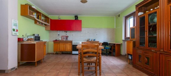 Дом с 5 комнатами в Баньоло Пьемонте, Италия № 142259 11