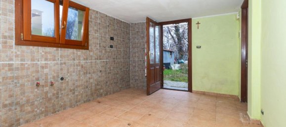 Дом с 5 комнатами в Баньоло Пьемонте, Италия № 142259 22