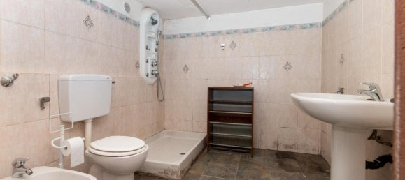 Дом с 5 комнатами в Баньоло Пьемонте, Италия № 142259 30