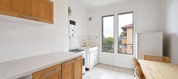 2 bedrooms Apartment in Bourgoin-Jallieu, France No. 190906 3