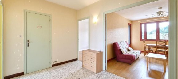 2 bedrooms Apartment in Bourgoin-Jallieu, France No. 190906 5