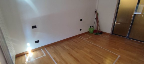 5 rooms Apartment in Arcola, Italy No. 290681 9