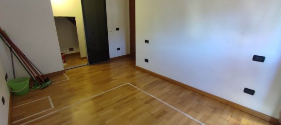 5 rooms Apartment in Arcola, Italy No. 290681 7