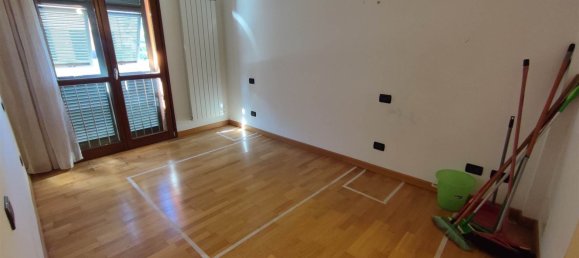 5 rooms Apartment in Arcola, Italy No. 290681 6