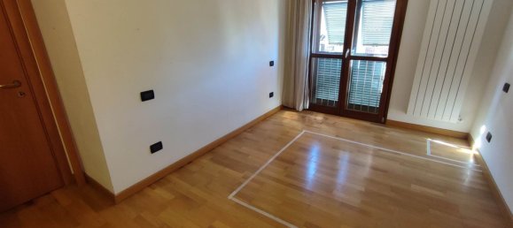 5 rooms Apartment in Arcola, Italy No. 290681 8