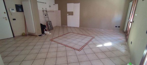 5 rooms Apartment in Arcola, Italy No. 290681 3