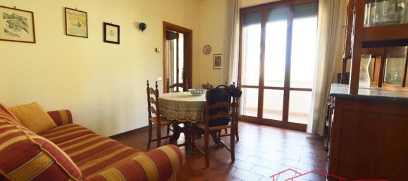 6 rooms Apartment in Lucca, Italy No. 210067 4
