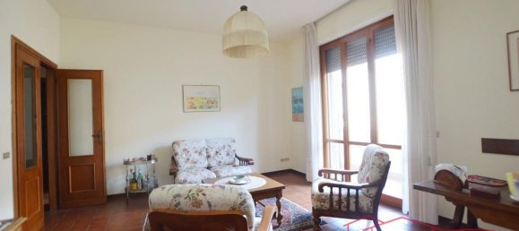 6 rooms Apartment in Lucca, Italy No. 210067 11