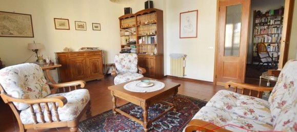 6 rooms Apartment in Lucca, Italy No. 210067 9