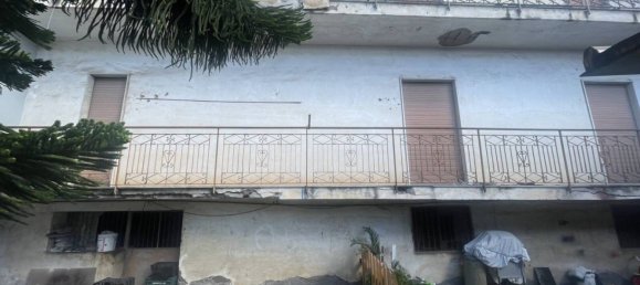 6 bedrooms Apartment in Striano, Italy No. 295782 3