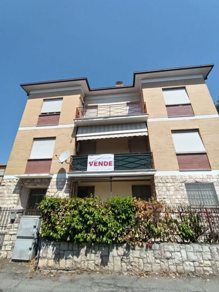 Edificio en Terni, Italy 392 m² No. 314062