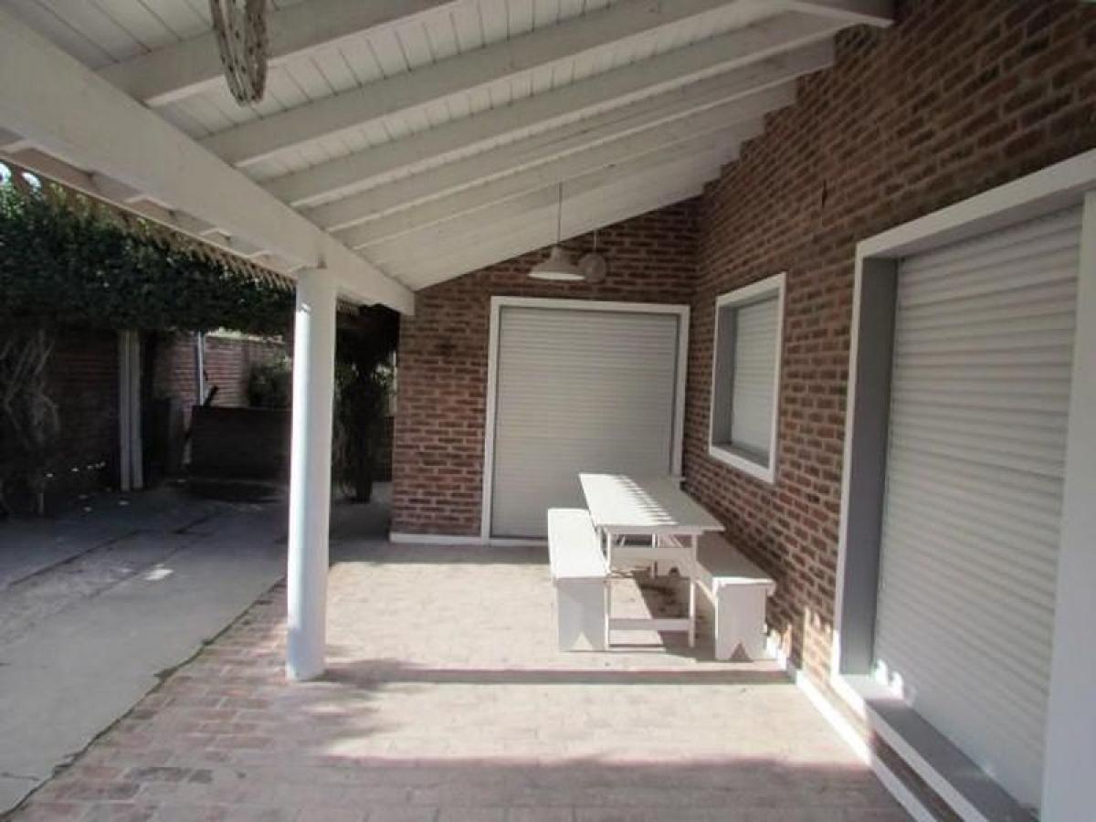 3 bedrooms House in Mar del Plata, Argentina No. 80468