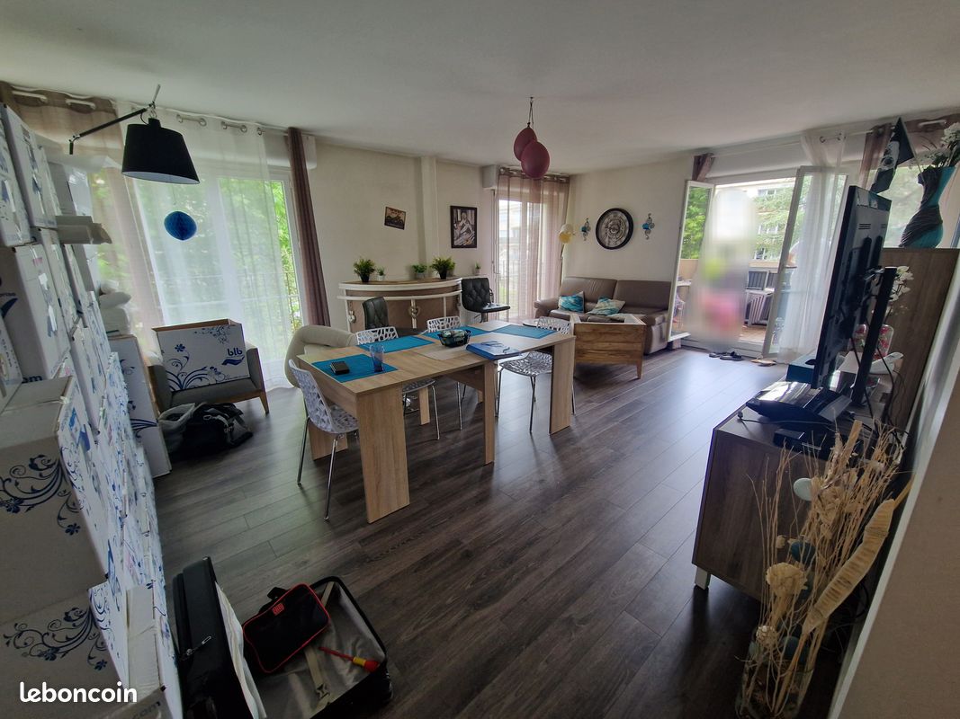 2 bedrooms Apartment in Le Plessis-Bouchard, France No. 328150