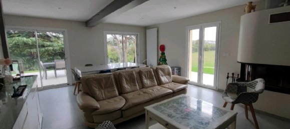 4 bedrooms House in Nesles-la-Vallee, France No. 176784 7