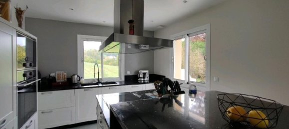 4 bedrooms House in Nesles-la-Vallee, France No. 176784 6