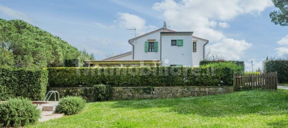 Casa de 4 dormitorios en Pisa, Italy No. 123019 2