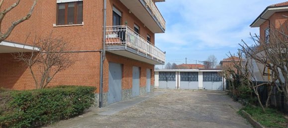 3 rooms Apartment in Santena, Italy No. 6705 2