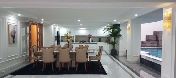 557m² Villa in District 7, Vietnam No. 9747 3