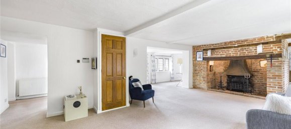 6 bedrooms House in Essendon, United Kingdom No. 6515 3