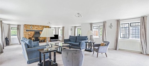 6 bedrooms House in Essendon, United Kingdom No. 6515 7