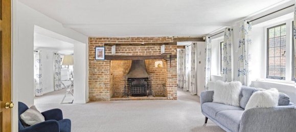 6 bedrooms House in Essendon, United Kingdom No. 6515 4