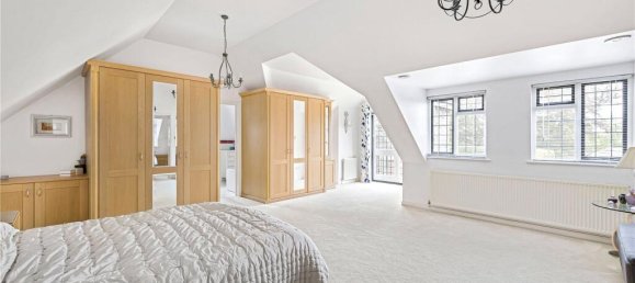 6 bedrooms House in Essendon, United Kingdom No. 6515 19