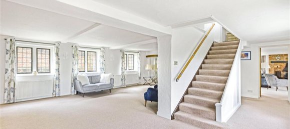 6 bedrooms House in Essendon, United Kingdom No. 6515 2