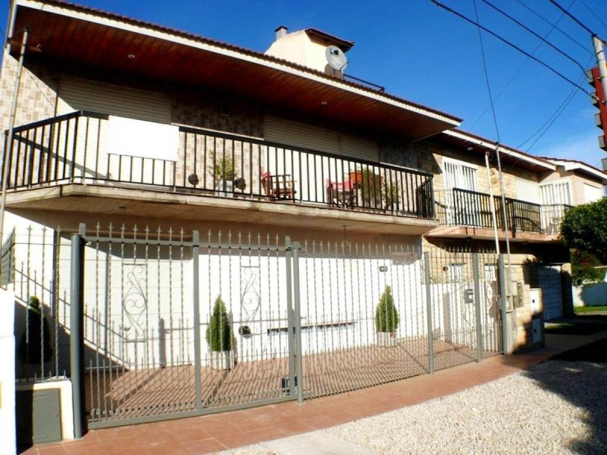 3 bedrooms House in Mar del Plata, Argentina No. 80571