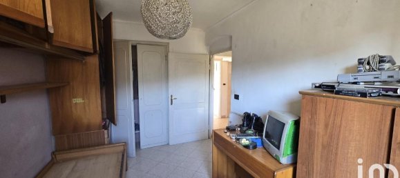 5 rooms Apartment in Genoa, Italy No. 107898 2