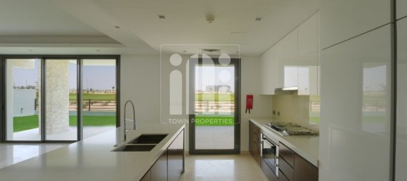 4 bedrooms Villa in Yas Island, UAE No. 5379 6