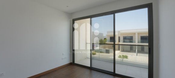 4 bedrooms Villa in Yas Island, UAE No. 5379 9