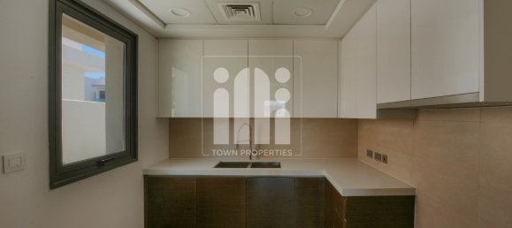 4 bedrooms Villa in Yas Island, UAE No. 5379 5