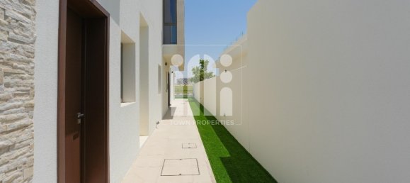 4 bedrooms Villa in Yas Island, UAE No. 5379 14