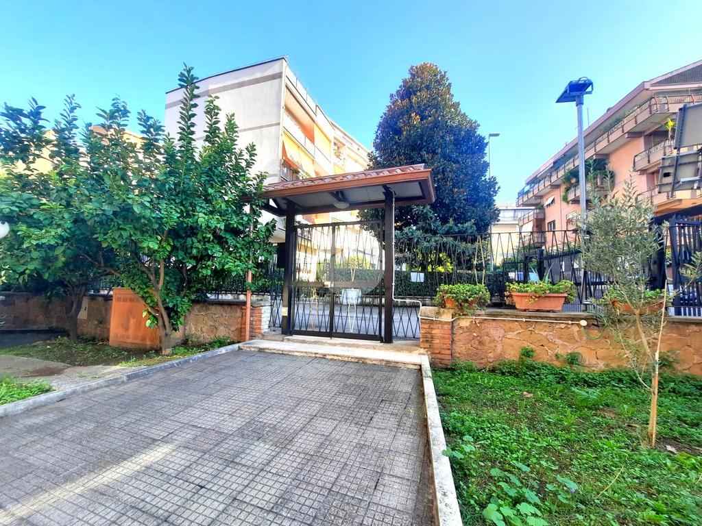 2 bedrooms Apartment in Rome, Italy No. 173366