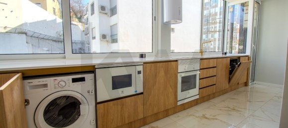 3 bedrooms Apartment in Lisbon, Portugal No. 99628 9