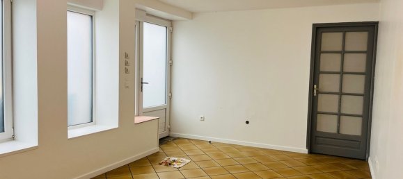 3 bedrooms House in Caudry, France No. 159437 3