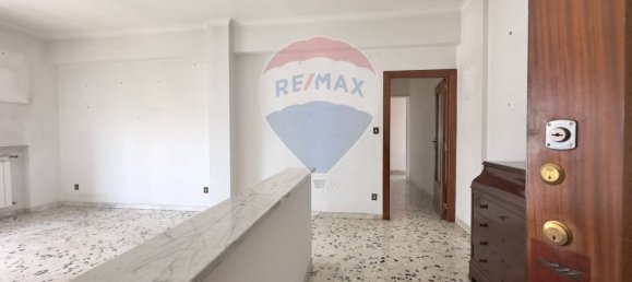 Apartamento de 4 dormitorios en Naples, Italy No. 377390 4