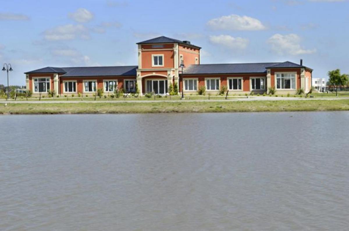 Земельный участок в Эсейса, Аргентина № 37819